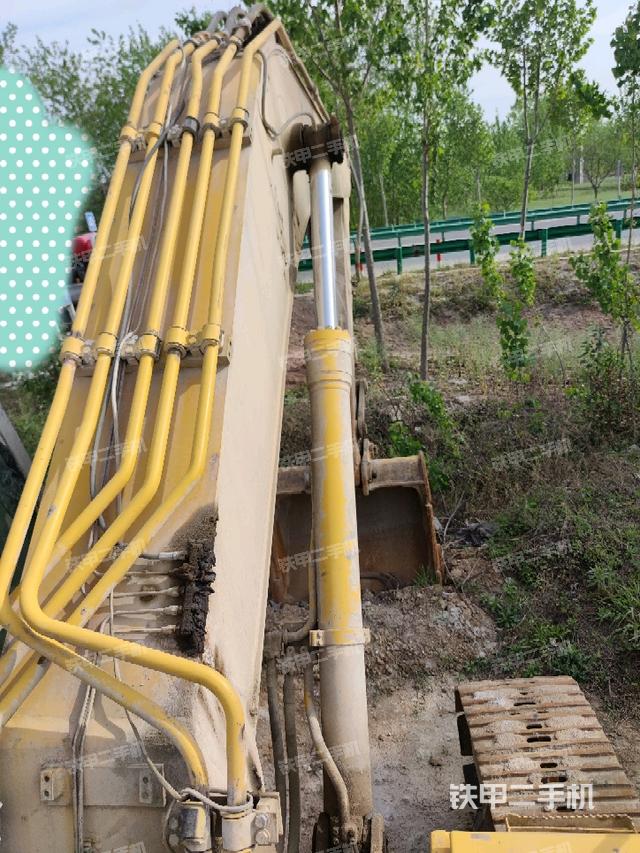 大臂背部俯視(工作和回轉(zhuǎn)裝置) 大臂背部俯視(工作和回轉(zhuǎn)裝置)