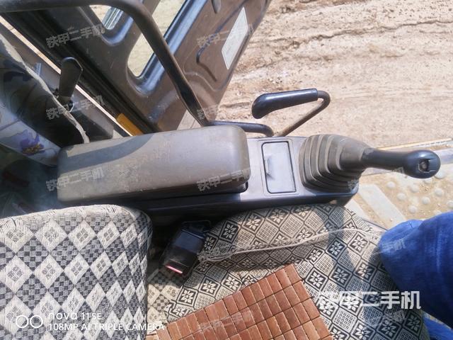 座椅右侧控制台/钥匙门/油门/含右手柄(驾驶室部分) 座椅右侧控制台/钥匙门/油门/含右手柄(驾驶室部分)