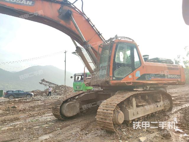 单侧履带整体(整机外观) 单侧履带整体(整机外观)