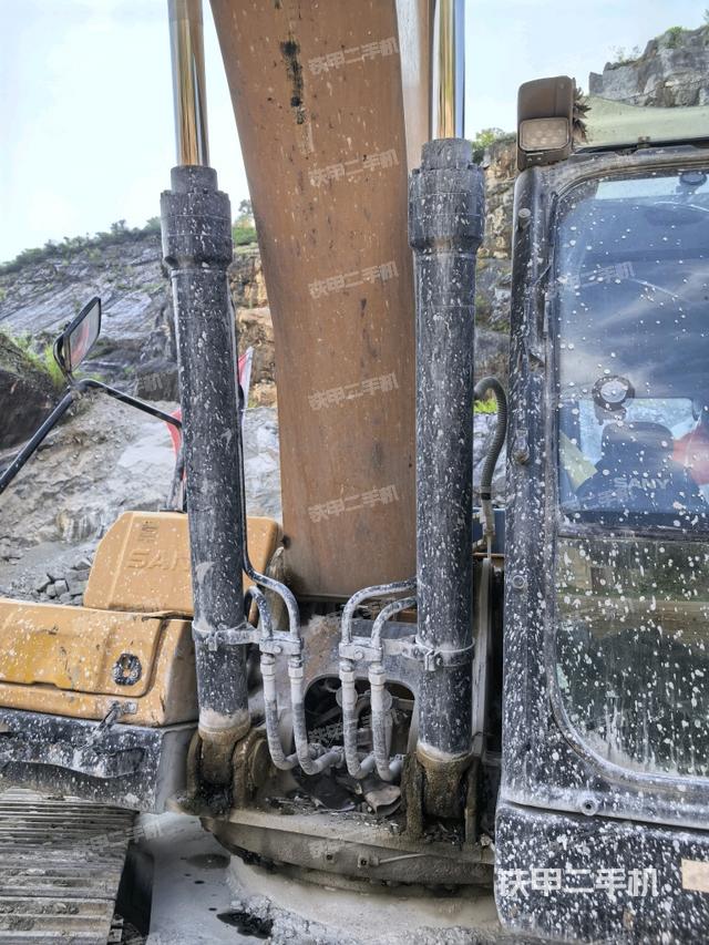 大臂背部俯视(工作和回转装置) 大臂背部俯视(工作和回转装置)