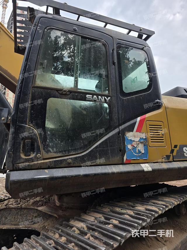 駕駛室整體(整機外觀) 駕駛室整體(整機外觀)