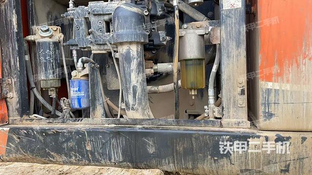 液壓泵艙室正面整體(整機(jī)外觀) 液壓泵艙室正面整體(整機(jī)外觀)