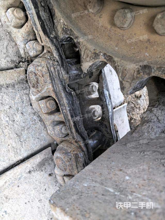 右侧履带整体(行走机构) 右侧履带整体(行走机构)