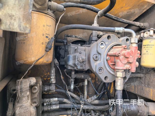 液壓泵斜45?右(大件艙室) 液壓泵斜45?右(大件艙室)