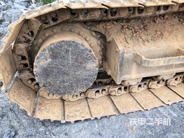 右側(cè)履帶整體(行走機構(gòu)) 右側(cè)履帶整體(行走機構(gòu))