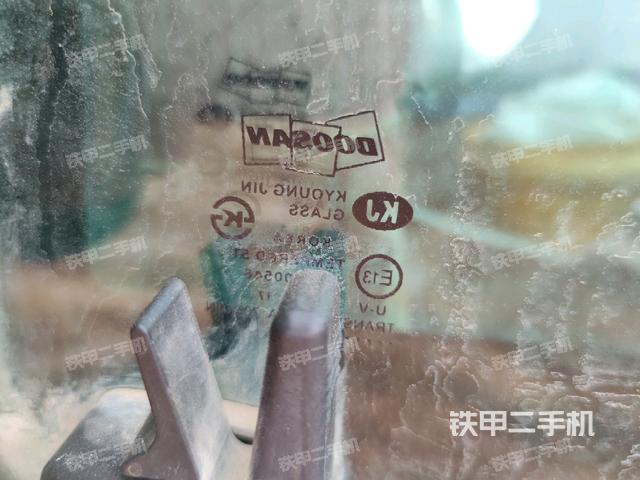 后窗玻璃角标（驾驶室部分）