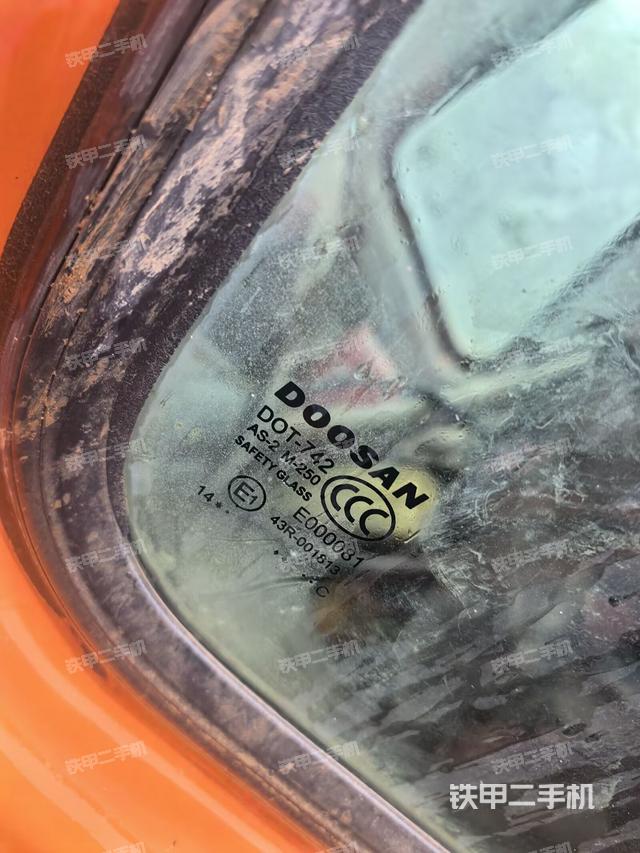 后窗玻璃角標(biāo)(駕駛室部分) 后窗玻璃角標(biāo)(駕駛室部分)