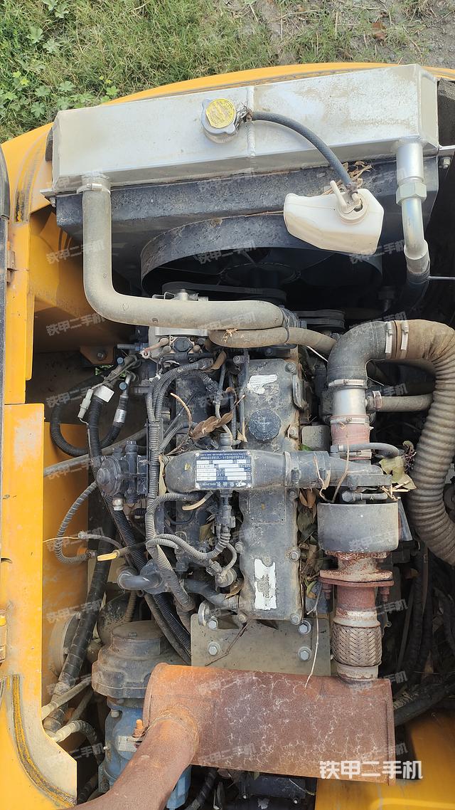 驾驶室顶部（整机外观）