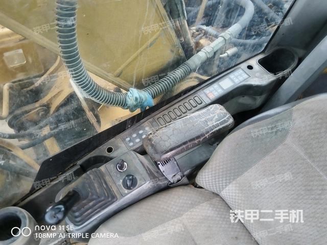 座椅左侧控制台/音响/含左手柄(驾驶室部分) 座椅左侧控制台/音响/含左手柄(驾驶室部分)