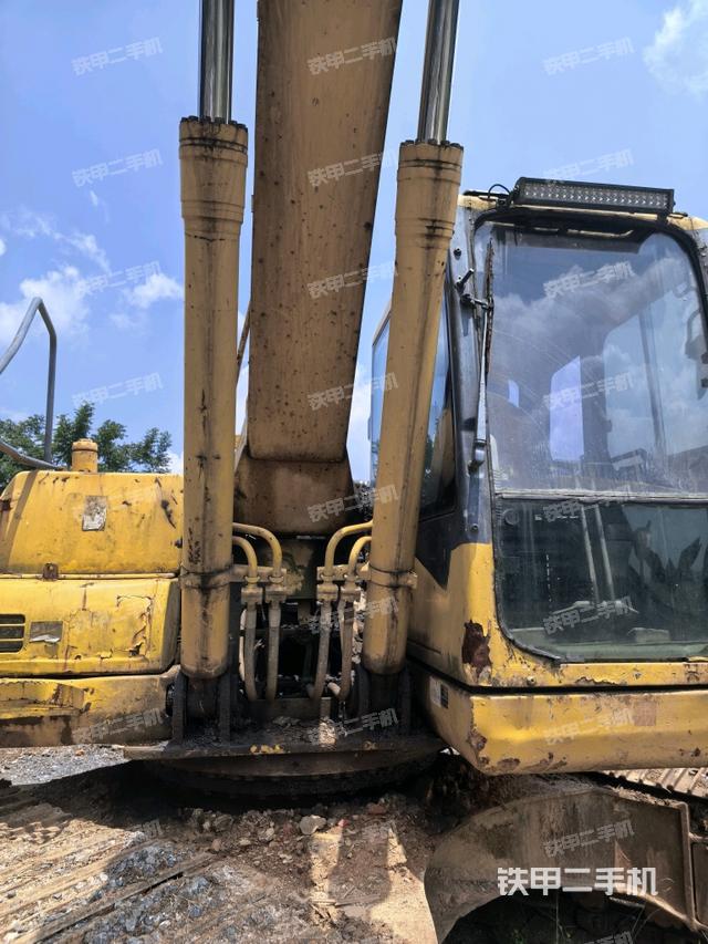 大臂油缸整體?豎拍(工作和回轉(zhuǎn)裝置) 大臂油缸整體?豎拍(工作和回轉(zhuǎn)裝置)