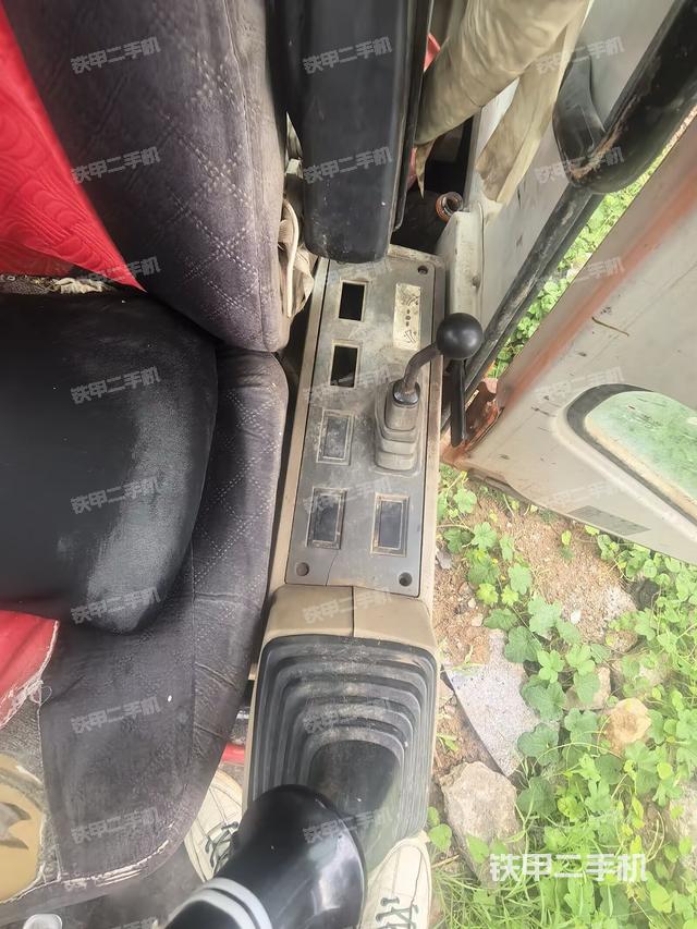 座椅左側(cè)控制臺(tái)/音響/含左手柄(駕駛室部分) 座椅左側(cè)控制臺(tái)/音響/含左手柄(駕駛室部分)