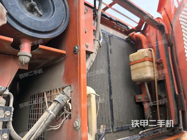 散熱器正面(大件艙室) 散熱器正面(大件艙室)