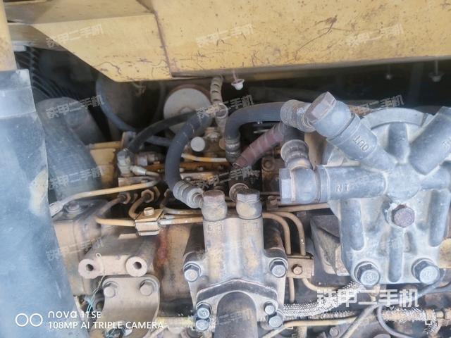 中央回转接头特写(上车部件) 中央回转接头特写(上车部件)