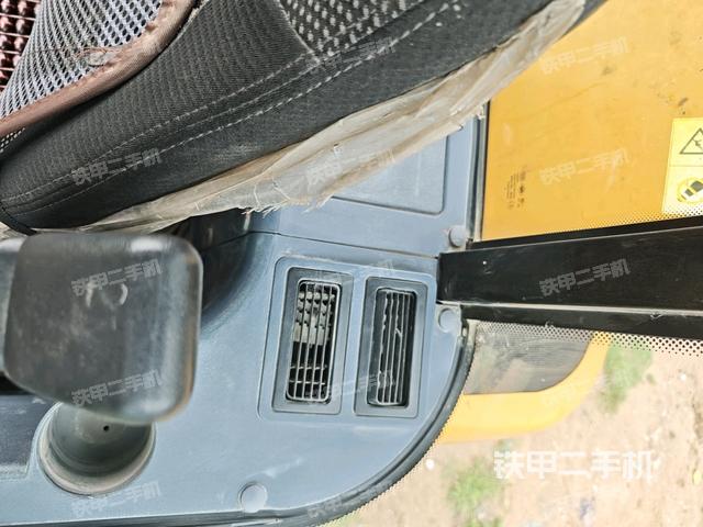 座椅右側(cè)控制臺/鑰匙門/油門/含右手柄（駕駛室部分）