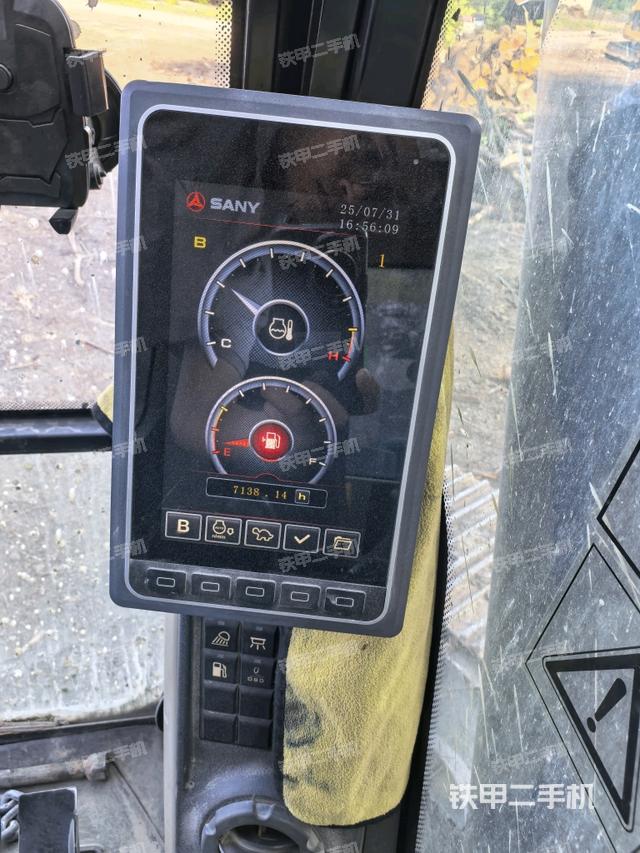 显示屏 (驾驶室部分) 显示屏 (驾驶室部分)