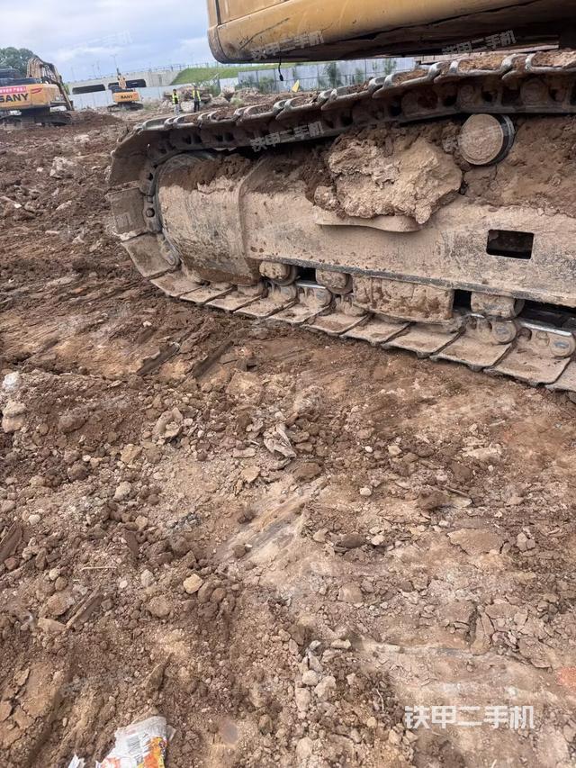 左侧履带整体 (行走机构) 左侧履带整体 (行走机构)