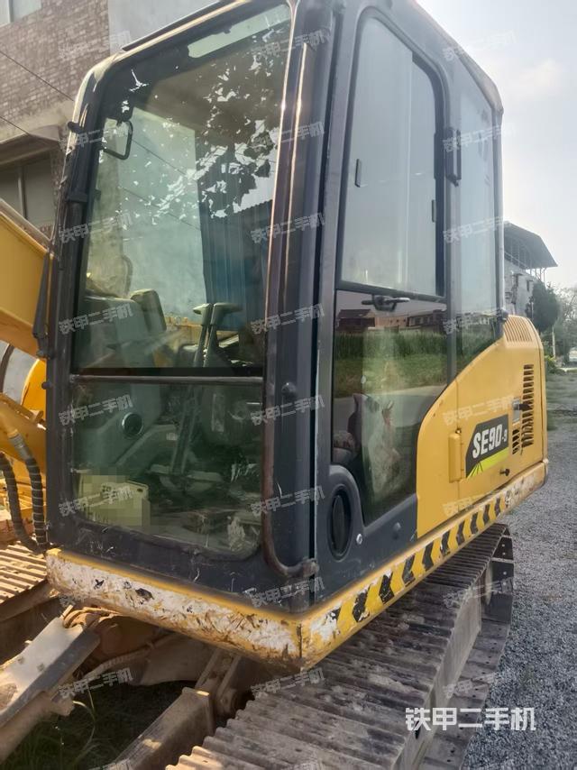 驾驶室整体(整机外观) 驾驶室整体(整机外观)