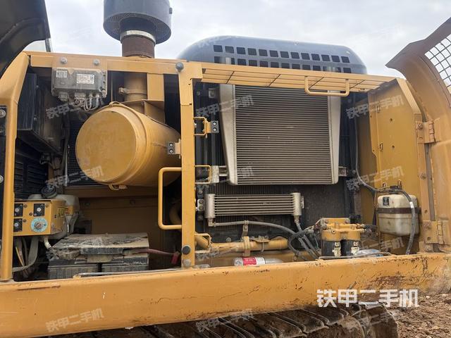 散热器正面(大件舱室) 散热器正面(大件舱室)