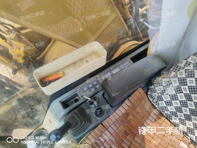 座椅左侧控制台/音响/含左手柄(驾驶室部分) 座椅左侧控制台/音响/含左手柄(驾驶室部分)