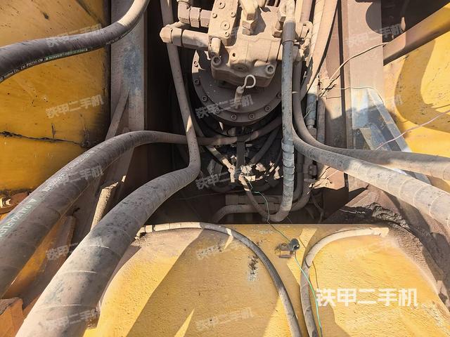 中央回转接头特写（上车部件）