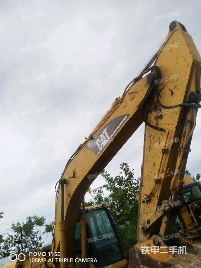 小臂整体左后(工作和回转装置) 小臂整体左后(工作和回转装置)