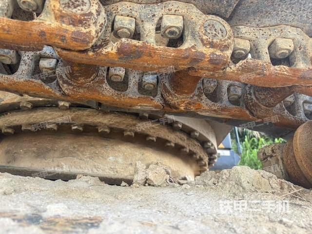 右侧履带整体(行走机构) 右侧履带整体(行走机构)