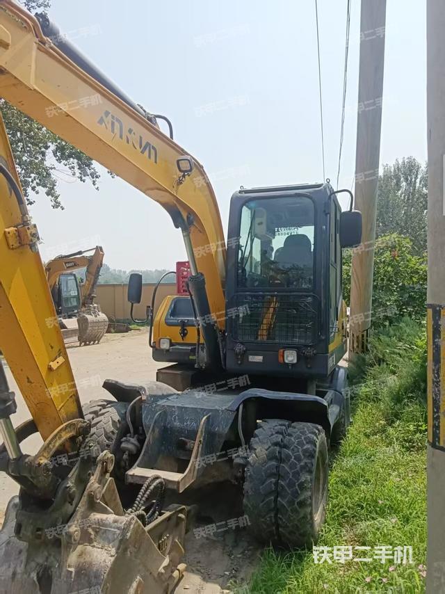 单侧履带整体(整机外观) 单侧履带整体(整机外观)