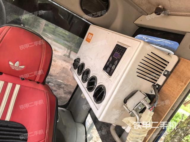 座椅右侧控制台/钥匙门/油门/含右手柄（驾驶室部分）