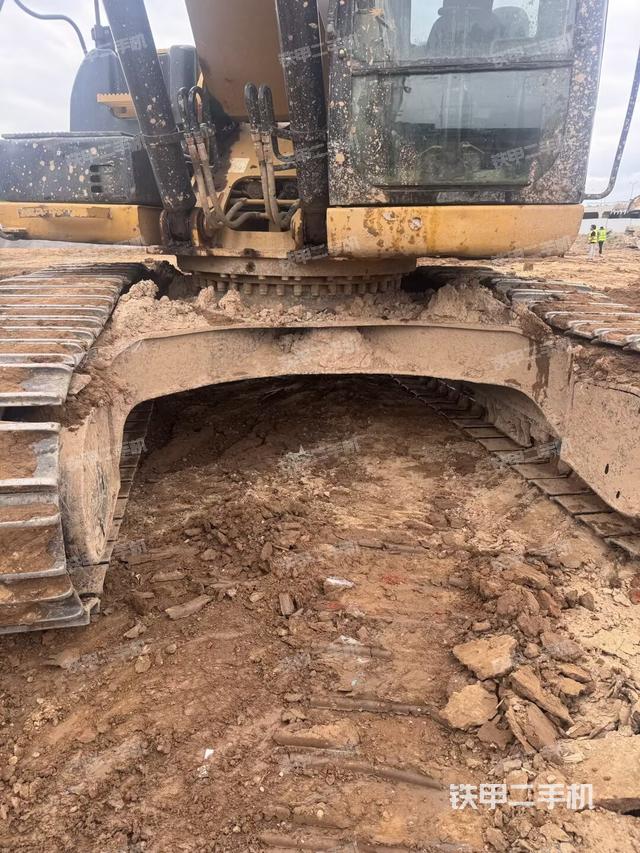 大臂背部俯视(工作和回转装置) 大臂背部俯视(工作和回转装置)