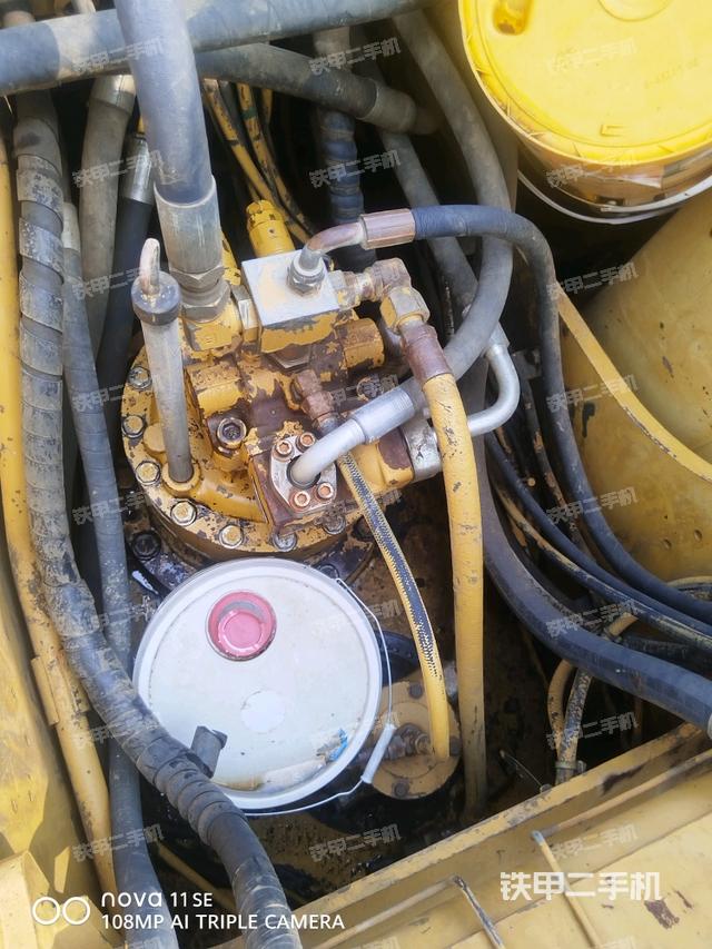 中央回转接头特写(上车部件) 中央回转接头特写(上车部件)