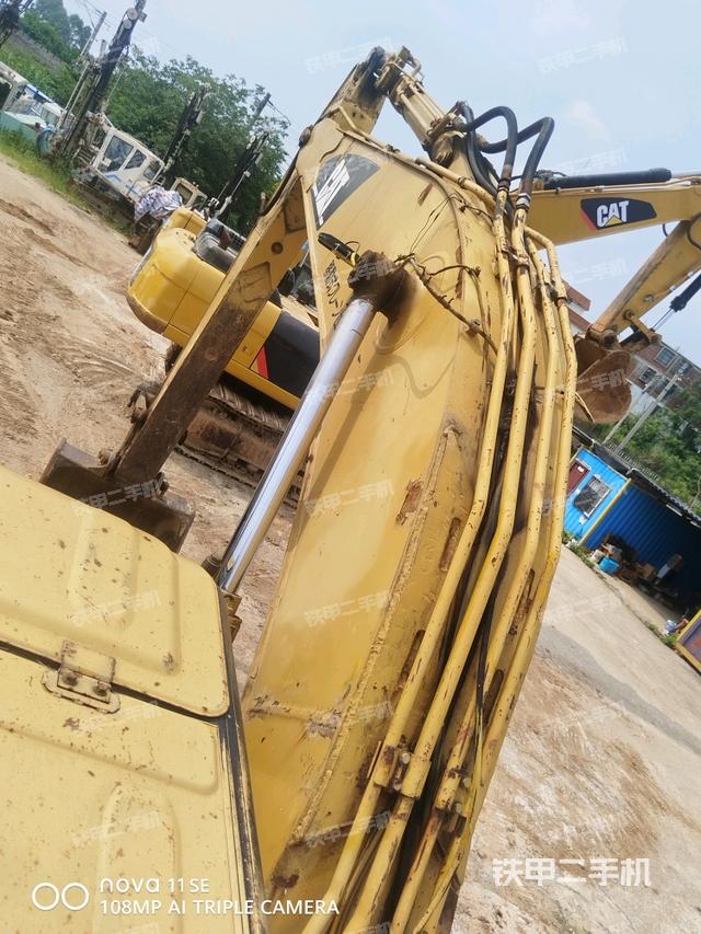 大臂背部俯视(工作和回转装置) 大臂背部俯视(工作和回转装置)