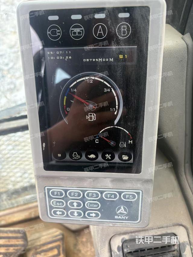 显示屏 (驾驶室部分) 显示屏 (驾驶室部分)