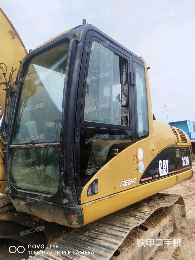 驾驶室左前45度(驾驶室部分) 驾驶室左前45度(驾驶室部分)