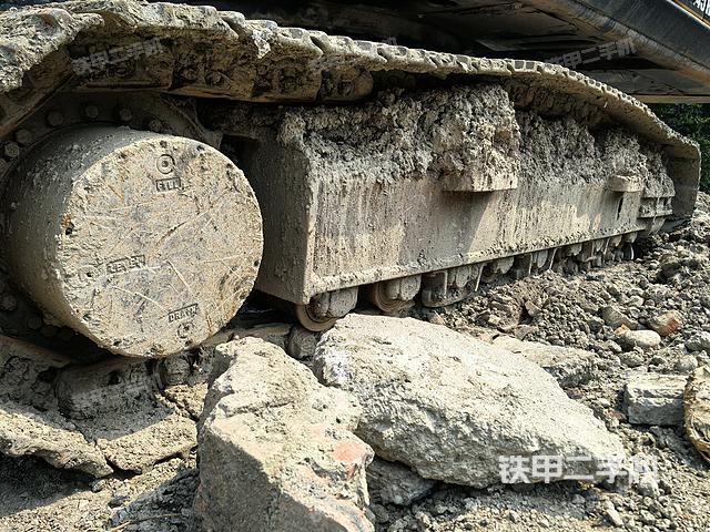 单侧履带整体(整机外观) 单侧履带整体(整机外观)