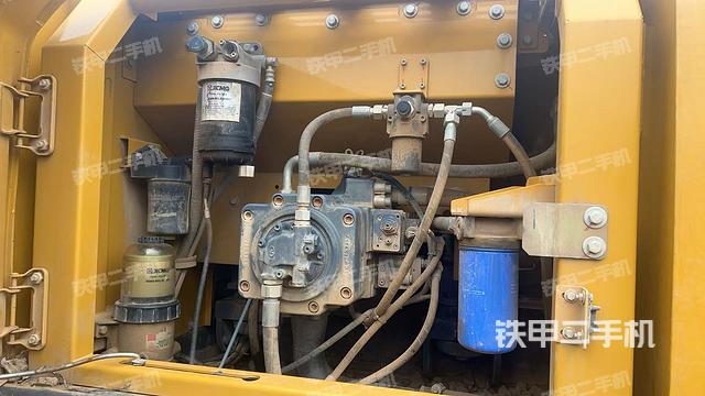 液壓泵艙室正面整體(整機(jī)外觀) 液壓泵艙室正面整體(整機(jī)外觀)