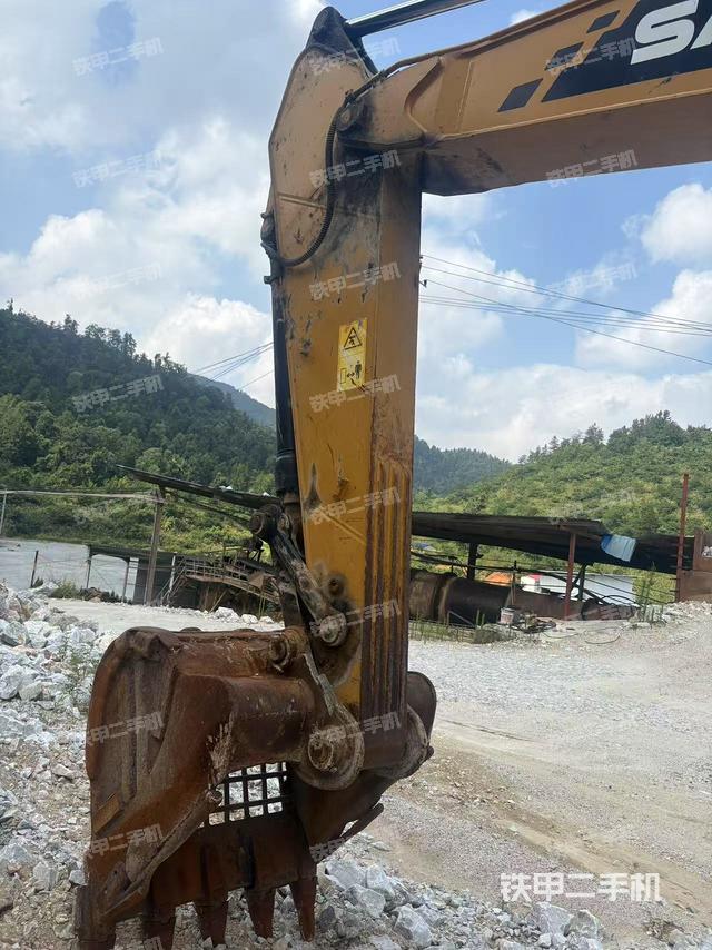 小臂整体左后(工作和回转装置) 小臂整体左后(工作和回转装置)