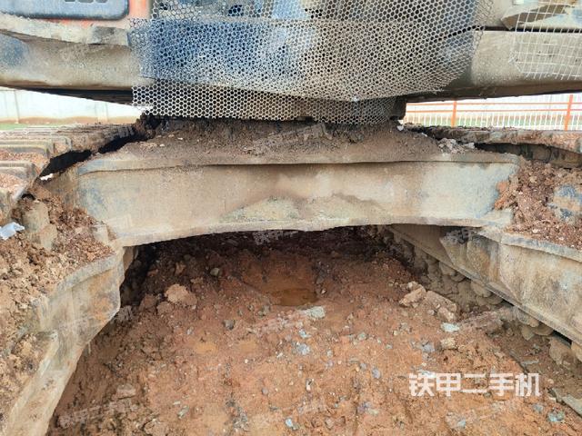 转盘和下车架正前（工作和回转装置）