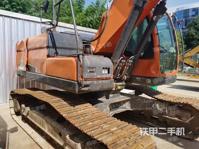 整機右后45°(整機外觀) 整機右后45°(整機外觀)