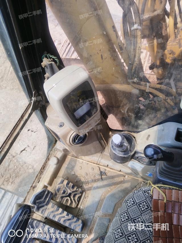 显示屏 (驾驶室部分) 显示屏 (驾驶室部分)