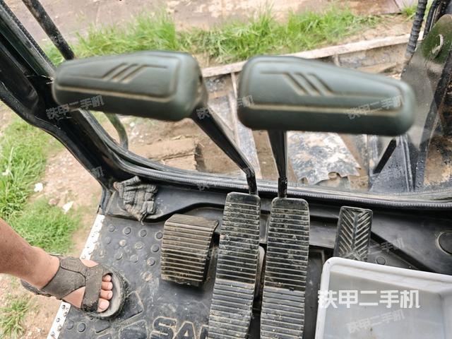 座椅左側(cè)控制臺/音響/含左手柄（駕駛室部分）