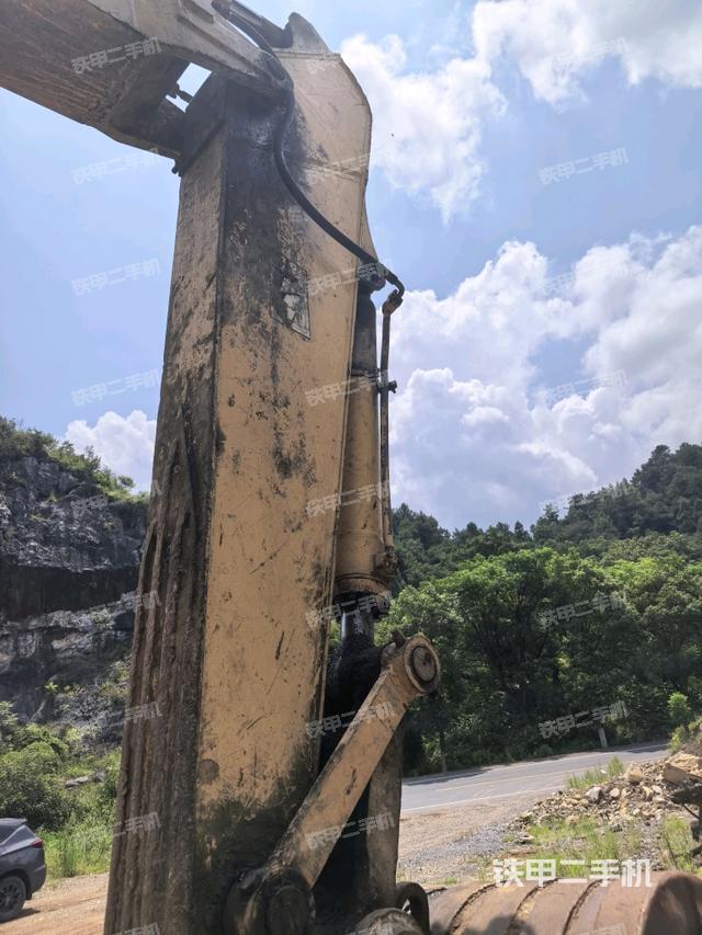 小臂整體左后(工作和回轉(zhuǎn)裝置) 小臂整體左后(工作和回轉(zhuǎn)裝置)