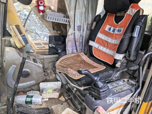 座椅左側(cè)控制臺/音響/含左手柄(駕駛室部分) 座椅左側(cè)控制臺/音響/含左手柄(駕駛室部分)