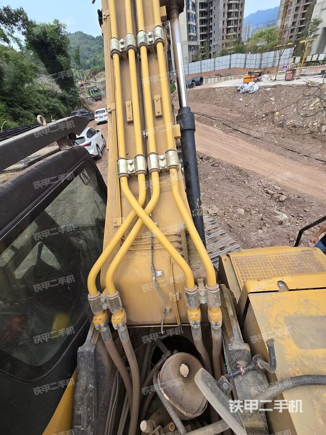 駕駛室頂部(整機外觀) 駕駛室頂部(整機外觀)