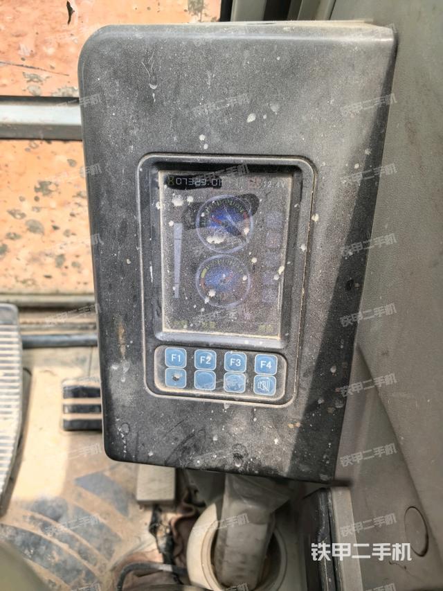 座椅左侧控制台/音响/含左手柄（驾驶室部分）