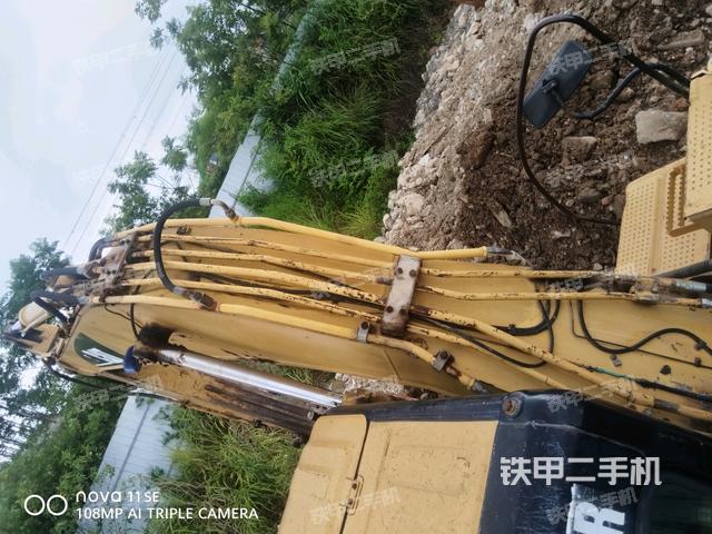 大臂背部俯视(工作和回转装置) 大臂背部俯视(工作和回转装置)