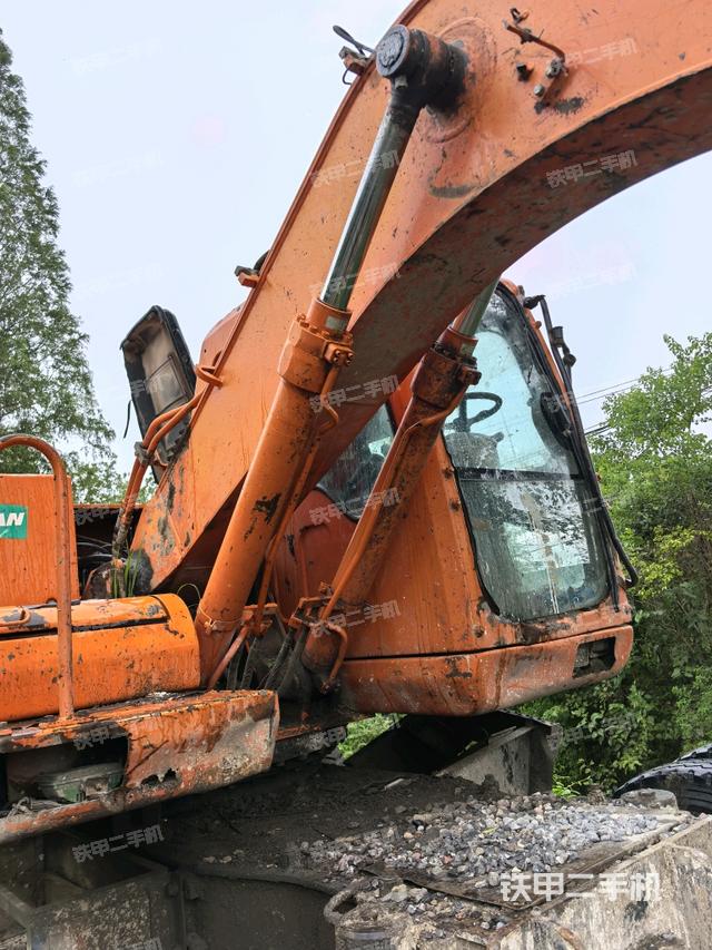 大臂油缸整體?豎拍(工作和回轉(zhuǎn)裝置) 大臂油缸整體?豎拍(工作和回轉(zhuǎn)裝置)