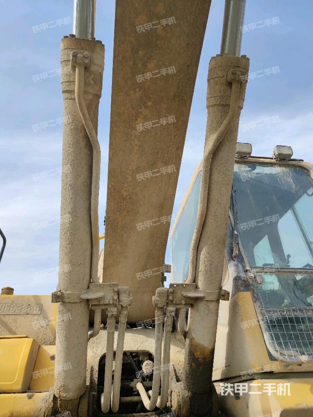 大臂油缸整體?豎拍(工作和回轉(zhuǎn)裝置) 大臂油缸整體?豎拍(工作和回轉(zhuǎn)裝置)