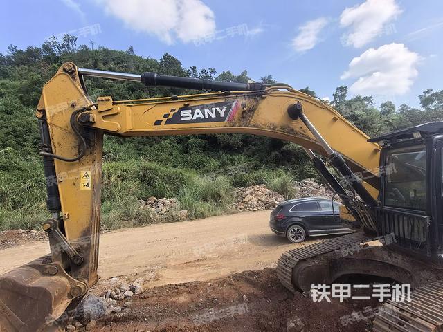 小臂整體左后(工作和回轉(zhuǎn)裝置) 小臂整體左后(工作和回轉(zhuǎn)裝置)