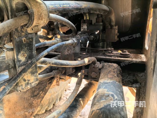 后驅(qū)動(dòng)橋(液壓/傳動(dòng)系統(tǒng)) 后驅(qū)動(dòng)橋(液壓/傳動(dòng)系統(tǒng))