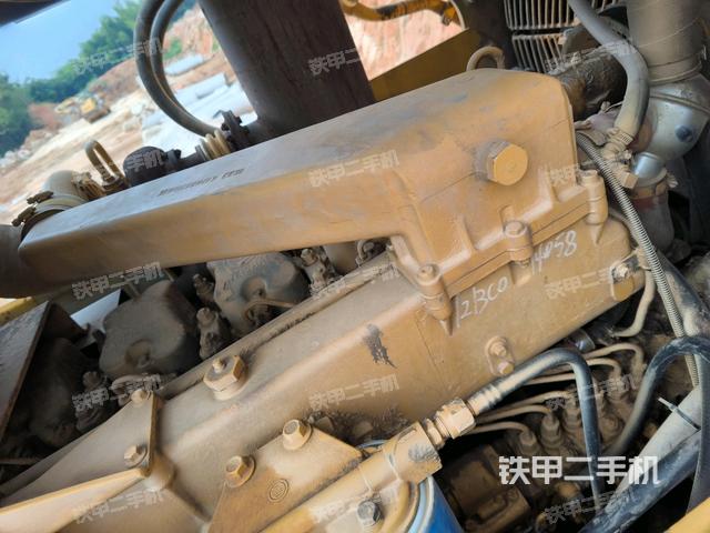 发动机左侧全景（推土机发动机舱）